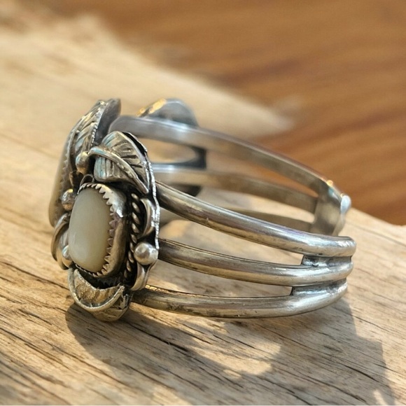 VINTAGE NATIVE AMERICAN MOTHER OF PEARL CUFF - Picture 3 of 7